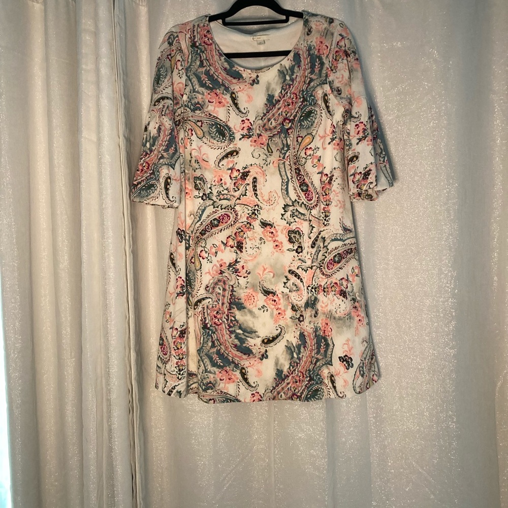 Est 1946 Floral Paisley Dress Bell Sleeves. M
Beautiful dress!